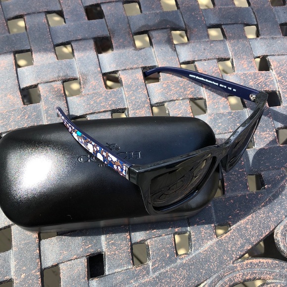 Coach Sunglasses 😎 and Case - Picture 2 of 7
